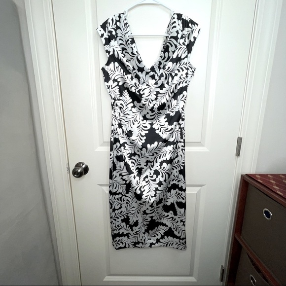 Maggy London Double V Neck Black White Midi Dress 8 - Picture 15 of 16